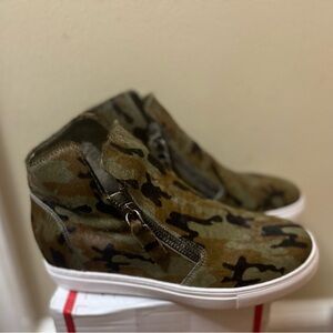 🆕 ALL BLACK - CALF  Fur.  Camo‎ high top sneaker  CAMOUFLAGE Great Quality New
